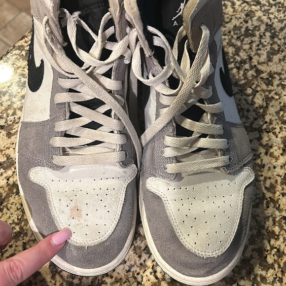 Men’s Jordan ones - Picture 2 of 4